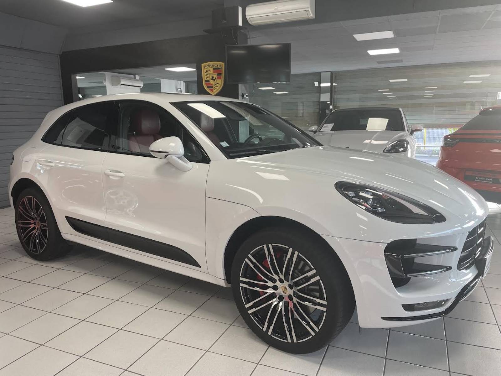 Porsche Macan 3.6 V6 Turbo pack performance  près de Montpellier dans l'Hérault