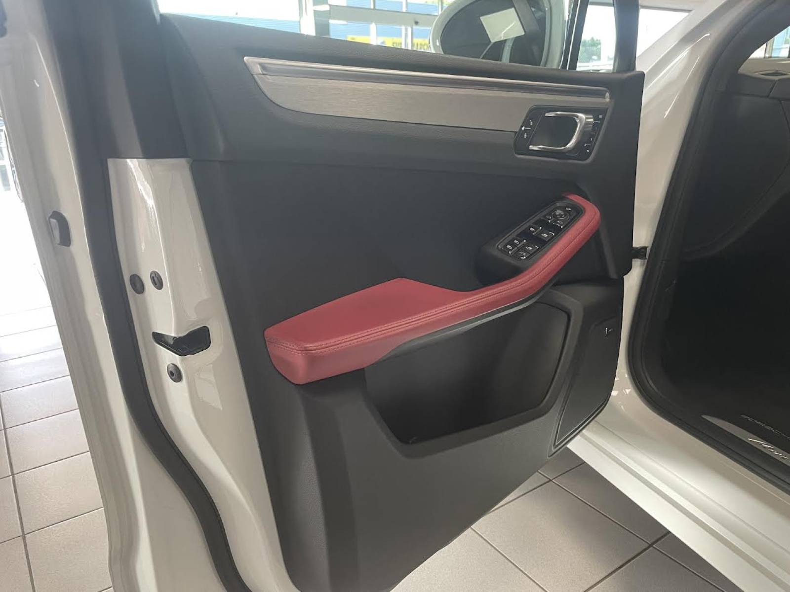 Porsche Macan 3.6 V6 Turbo pack performance  près de Montpellier dans l'Hérault