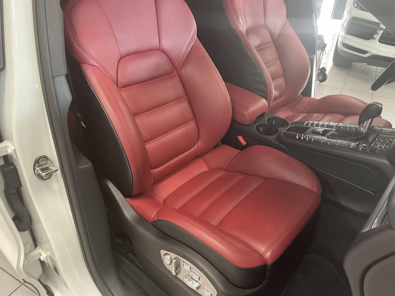 Porsche Macan 3.6 V6 Turbo pack performance  près de Montpellier dans l'Hérault