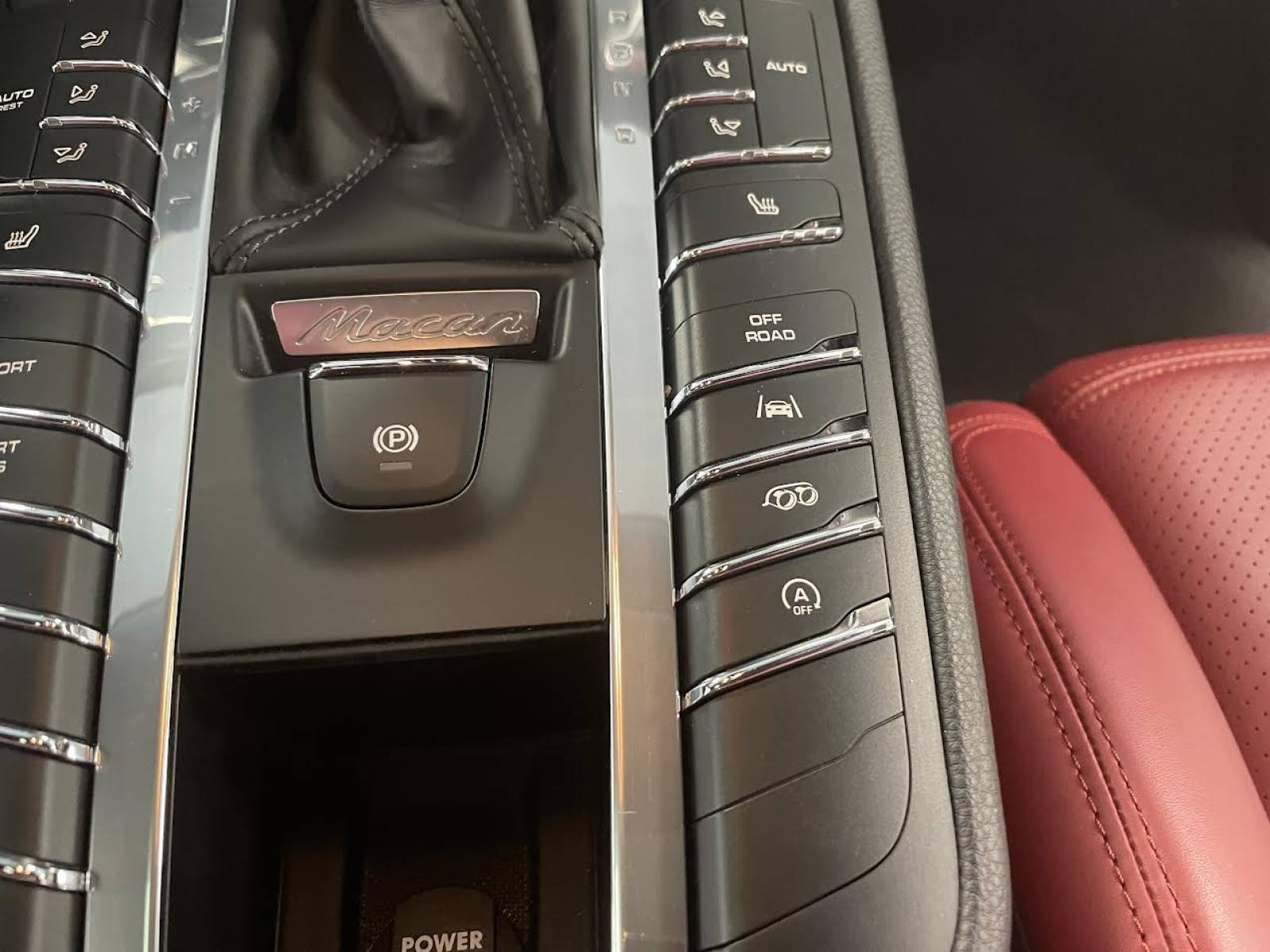 Porsche Macan 3.6 V6 Turbo pack performance  près de Montpellier dans l'Hérault