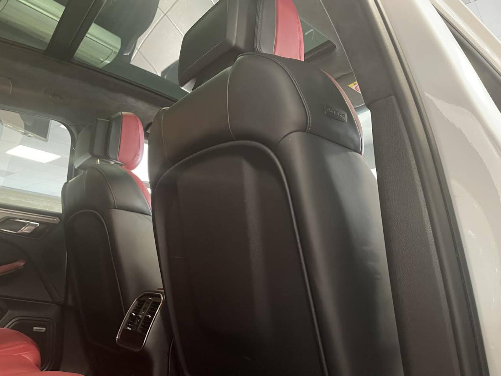 Porsche Macan 3.6 V6 Turbo pack performance  près de Montpellier dans l'Hérault