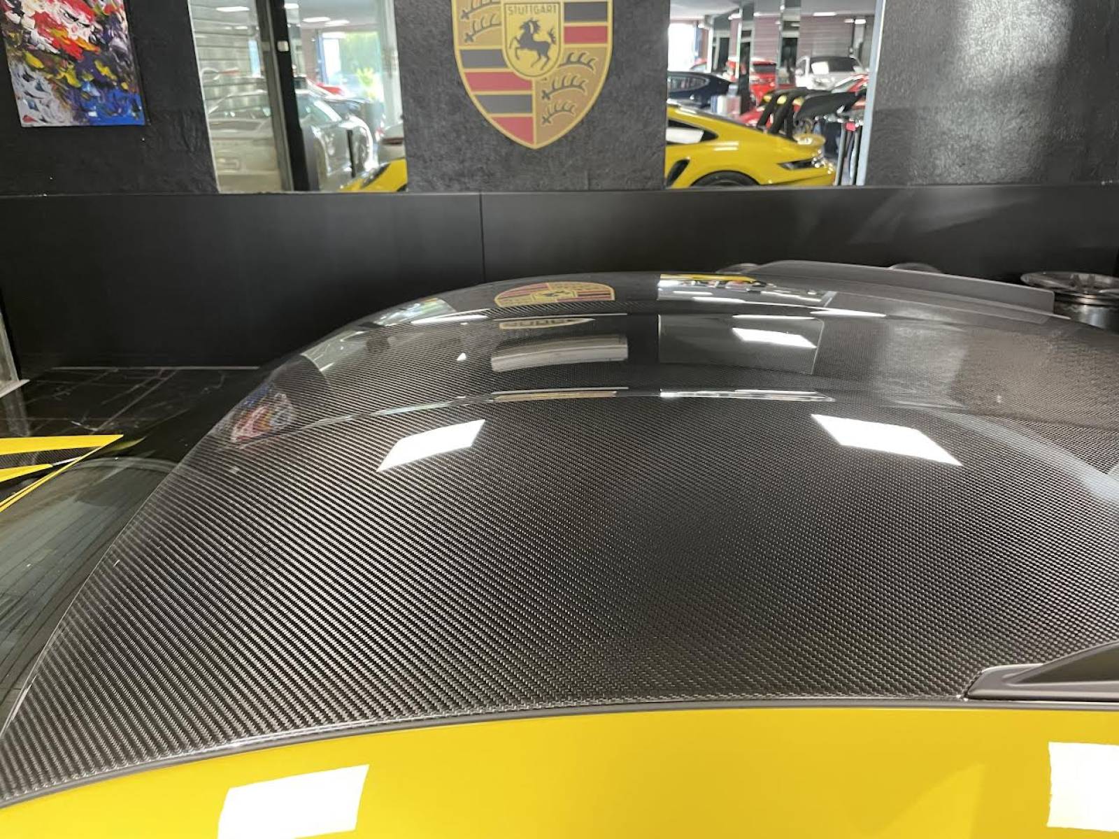 Porsche 992 GT3 RS Pack Weissach : plongez dans l'univers palpitant de la performance à Nîmes.
