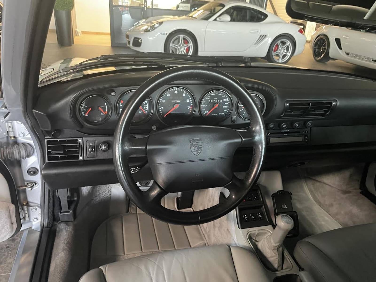 Véhicule rare : Porsche 993 Carrera 4S à vendre dans le Gard