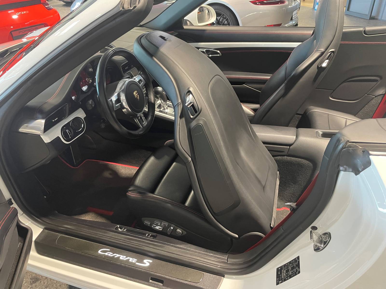 À vendre à Nîmes : Porsche 991 Carrera S Cabriolet, état neuf.