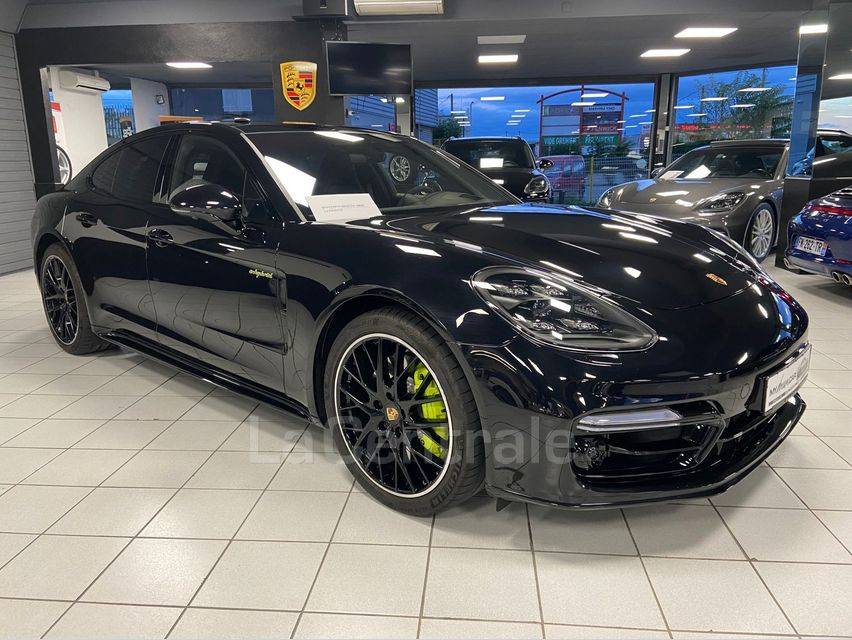 PORSCHE PANAMERA