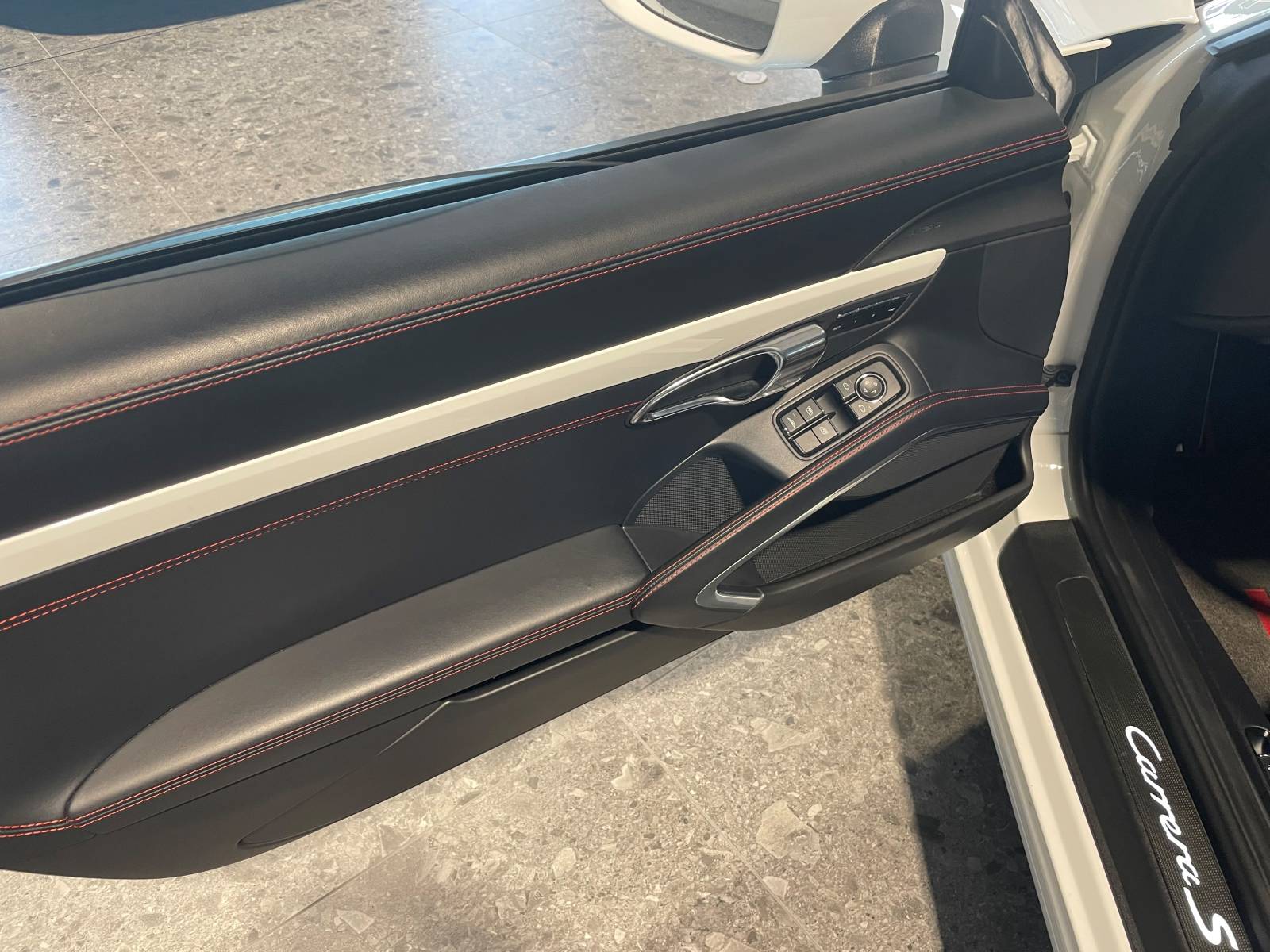 Dans le Gard : Porsche 991 Carrera S Cabriolet d'occasion à vendre.