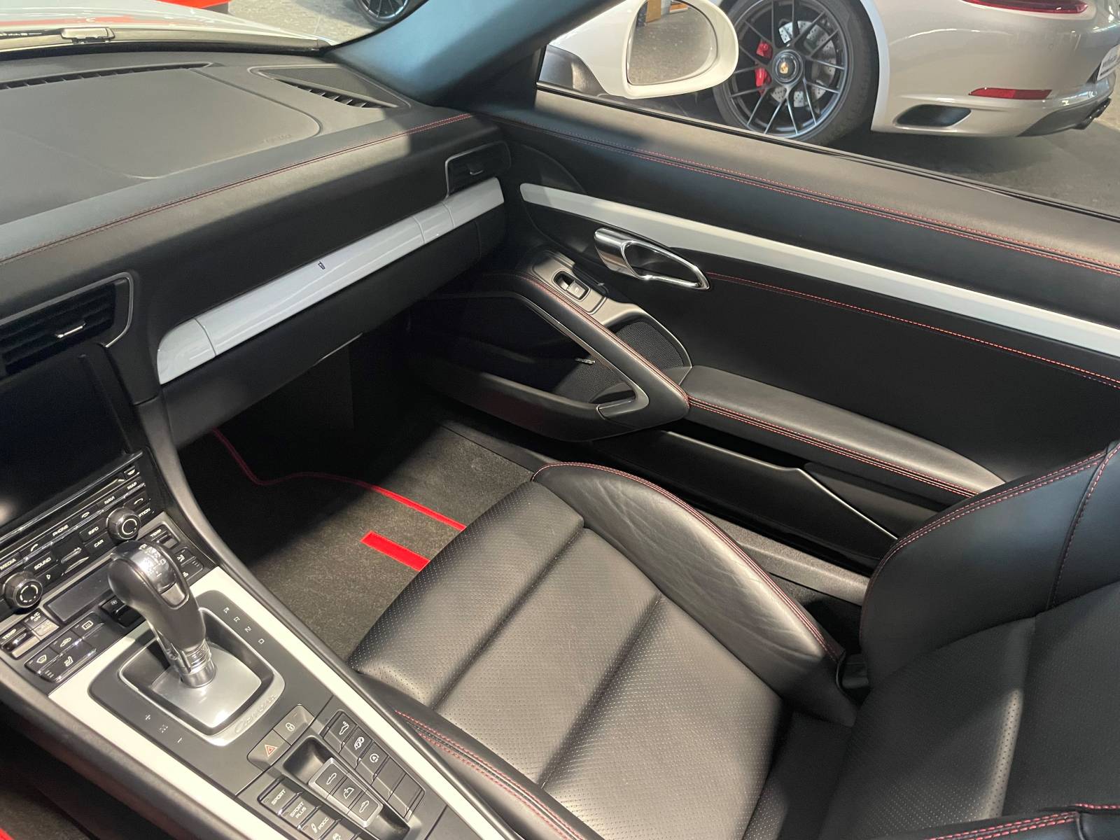Le vent dans les cheveux et le soleil sur la peau : Avec cette Porsche 991 Carrera S Cabriolet.