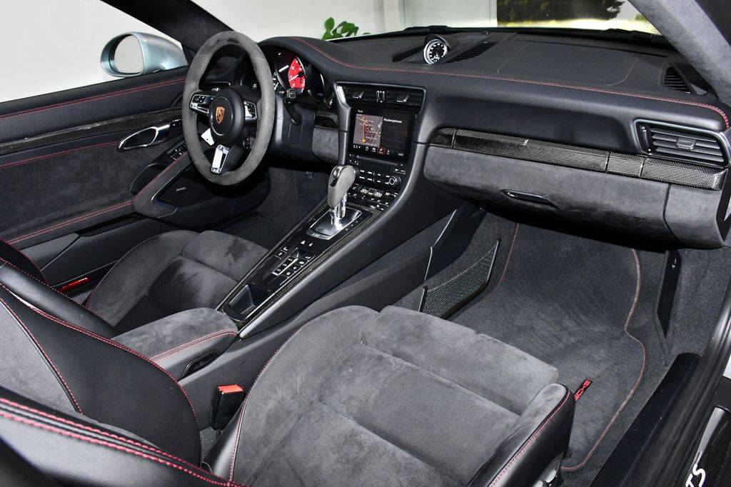 Acheter Porsche 911 Carrera 4 GTS à Nîmes dans le Gard