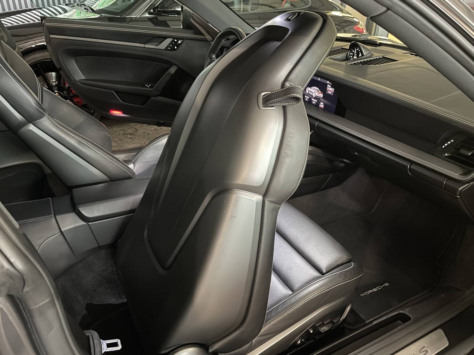 Annonce Porsche 911 d’occasion – modèle 992 Carrera 4S à Nîmes