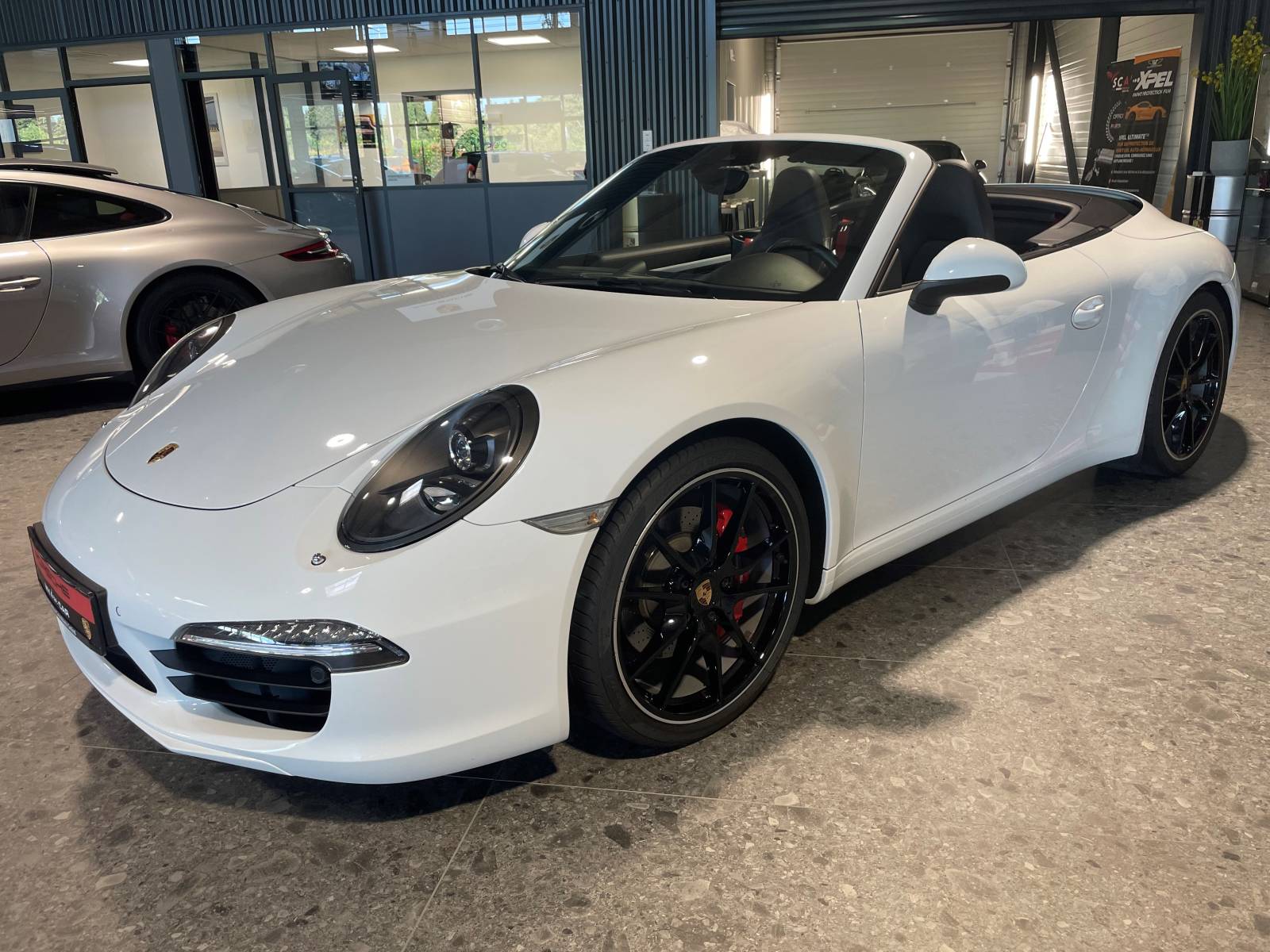 Cabriolet de luxe : Porsche 991 Carrera S Cabriolet, un choix raffiné.