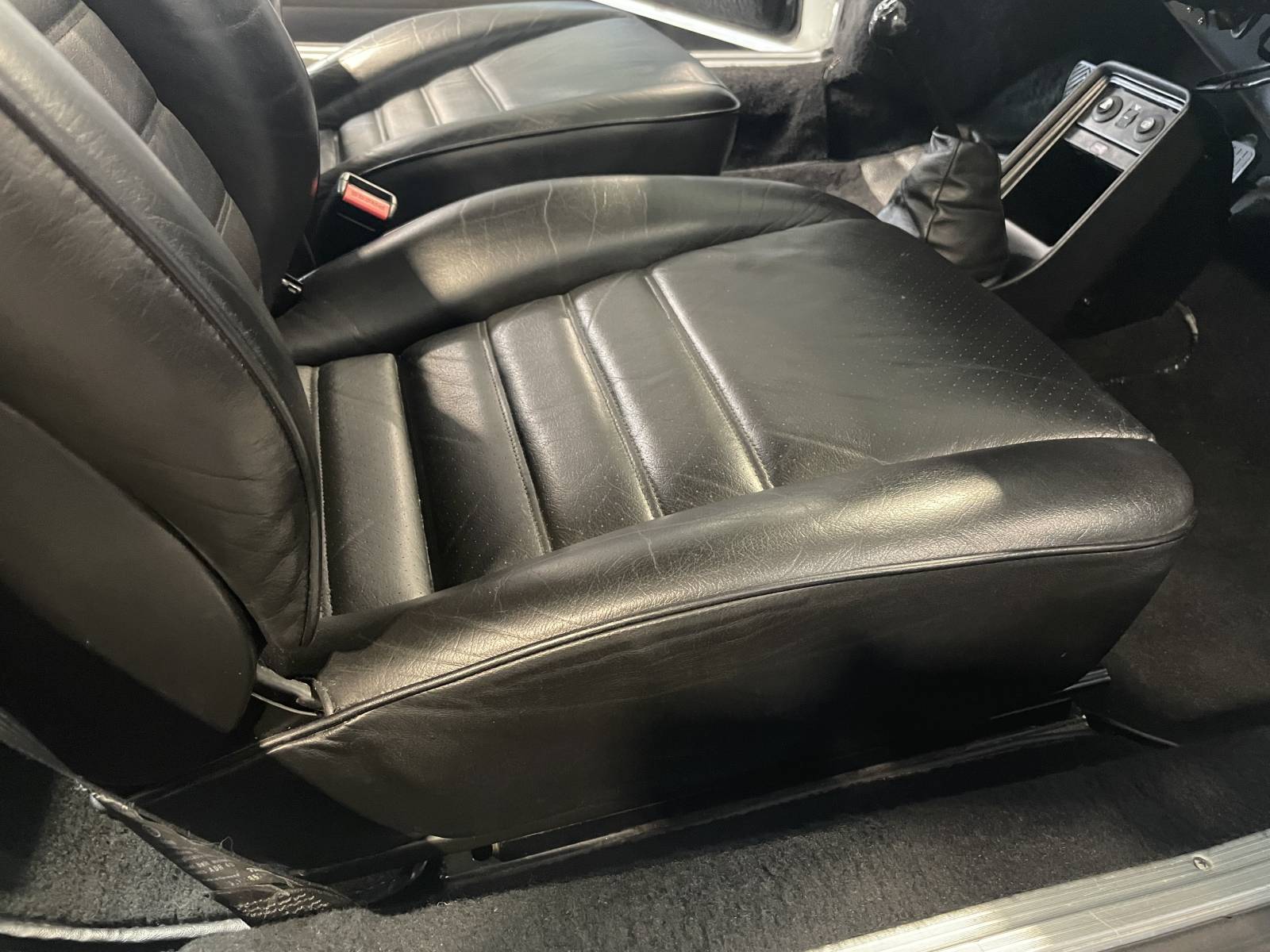 Exemplaire Porsche 911 Carrera 3.2 en vente chez spécialiste Porsche à Nîmes