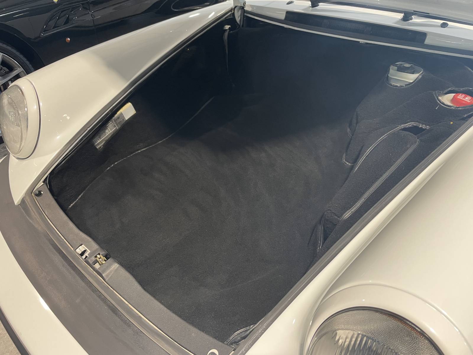 911 Carrera 3.2 disponible chez un professionnel Porsche à Nîmes dans le Gard