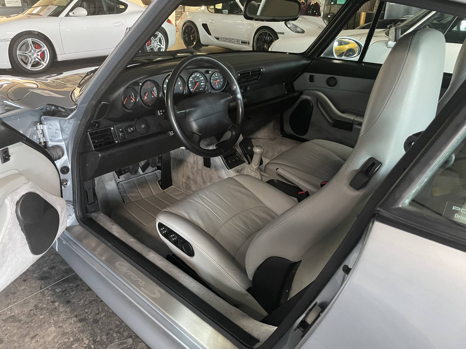 Porsche type 993 Carrera 4S visible à Nîmes, spécialiste Porsche