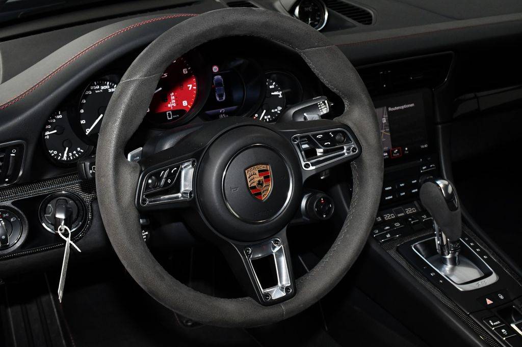 Acheter Porsche 911 Carrera 4 GTS à Nîmes dans le Gard