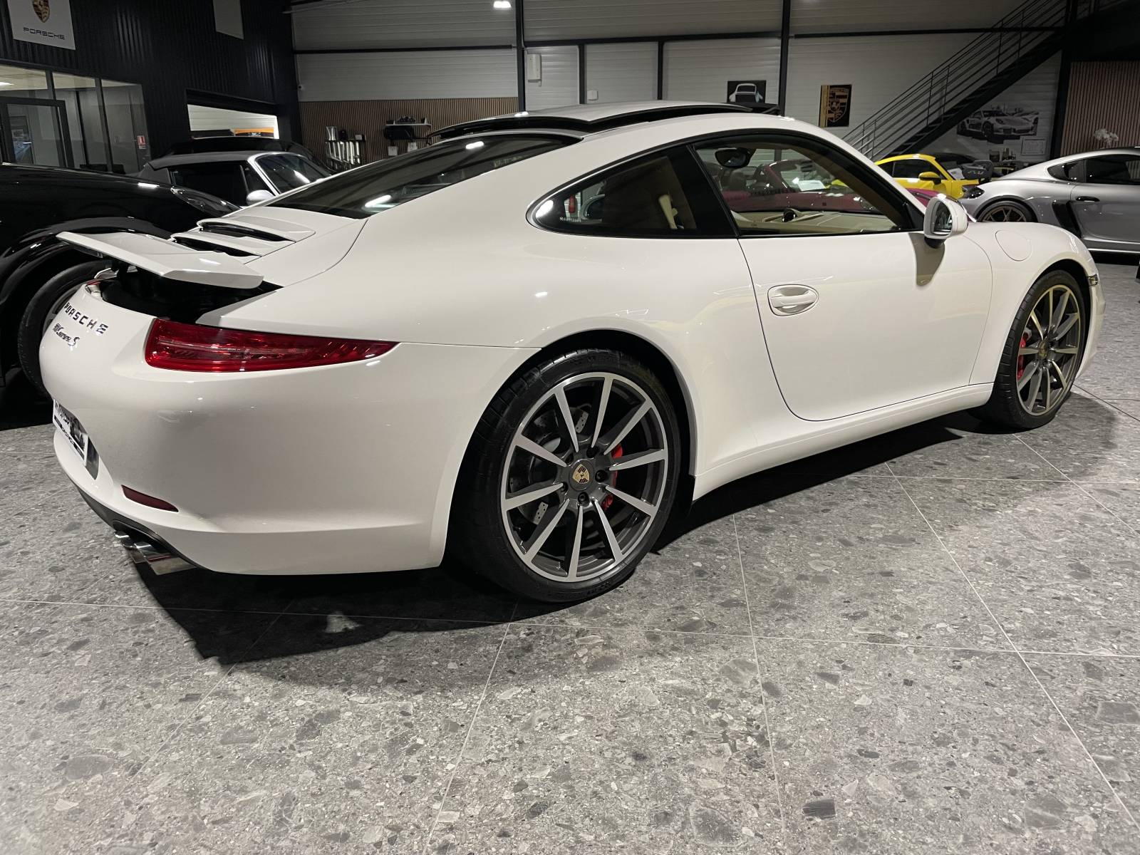 Prête à vous emmener sur les routes du Gard: 991 Carrera S d'occasion.