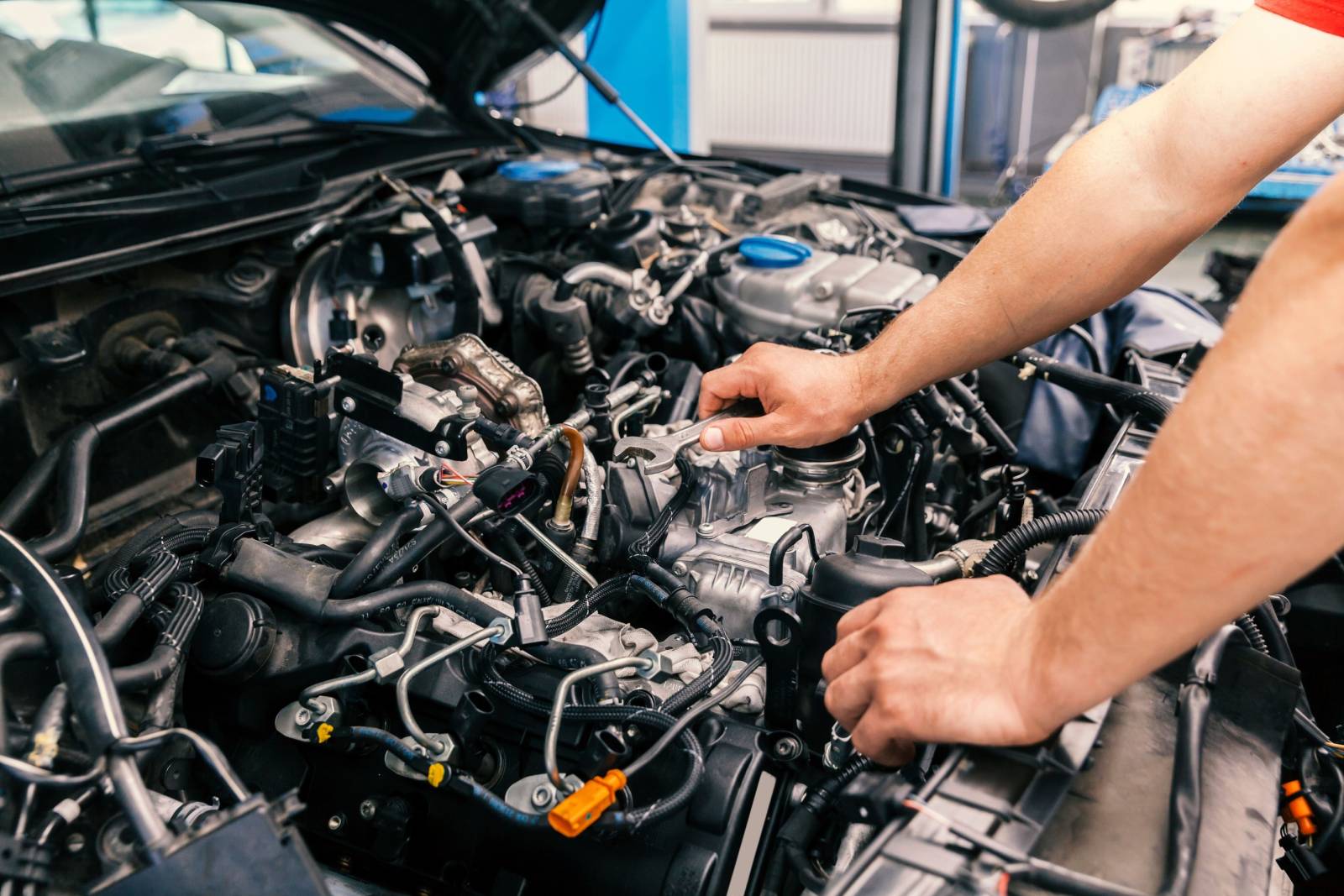 Entretien de voiture Porsche dans notre garage à Nîmes
