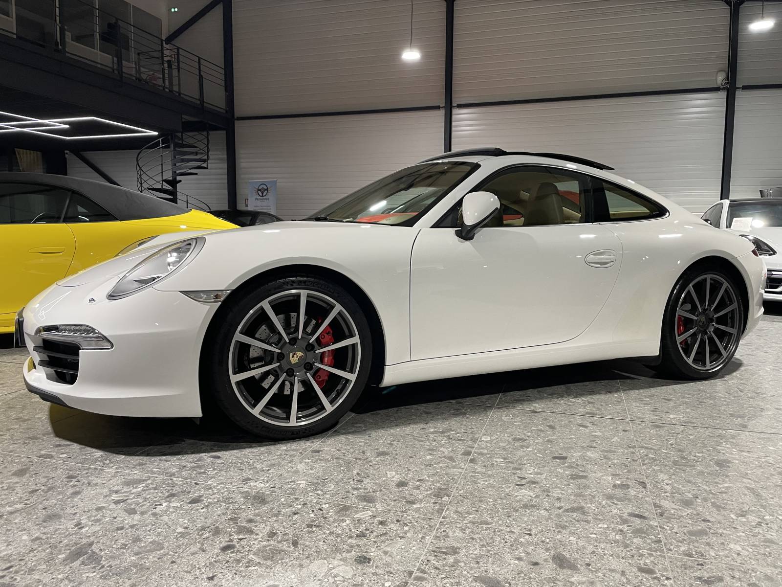 Roulez les cheveux au vent dans le Gard: Au volant de cette 991 Carrera S.