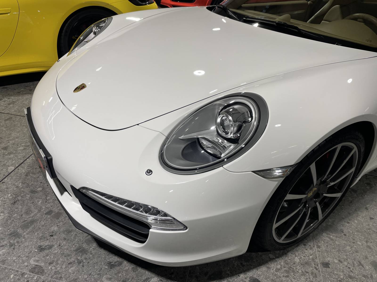 La Provence vous appelle: Répondez avec cette Porsche 991 Carrera S.