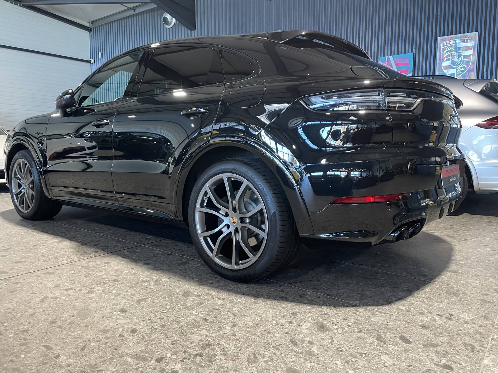 MY DREAM CAR vous présente la Porsche Cayenne Coupe E-Hybrid : puissance, élégance et technologie.