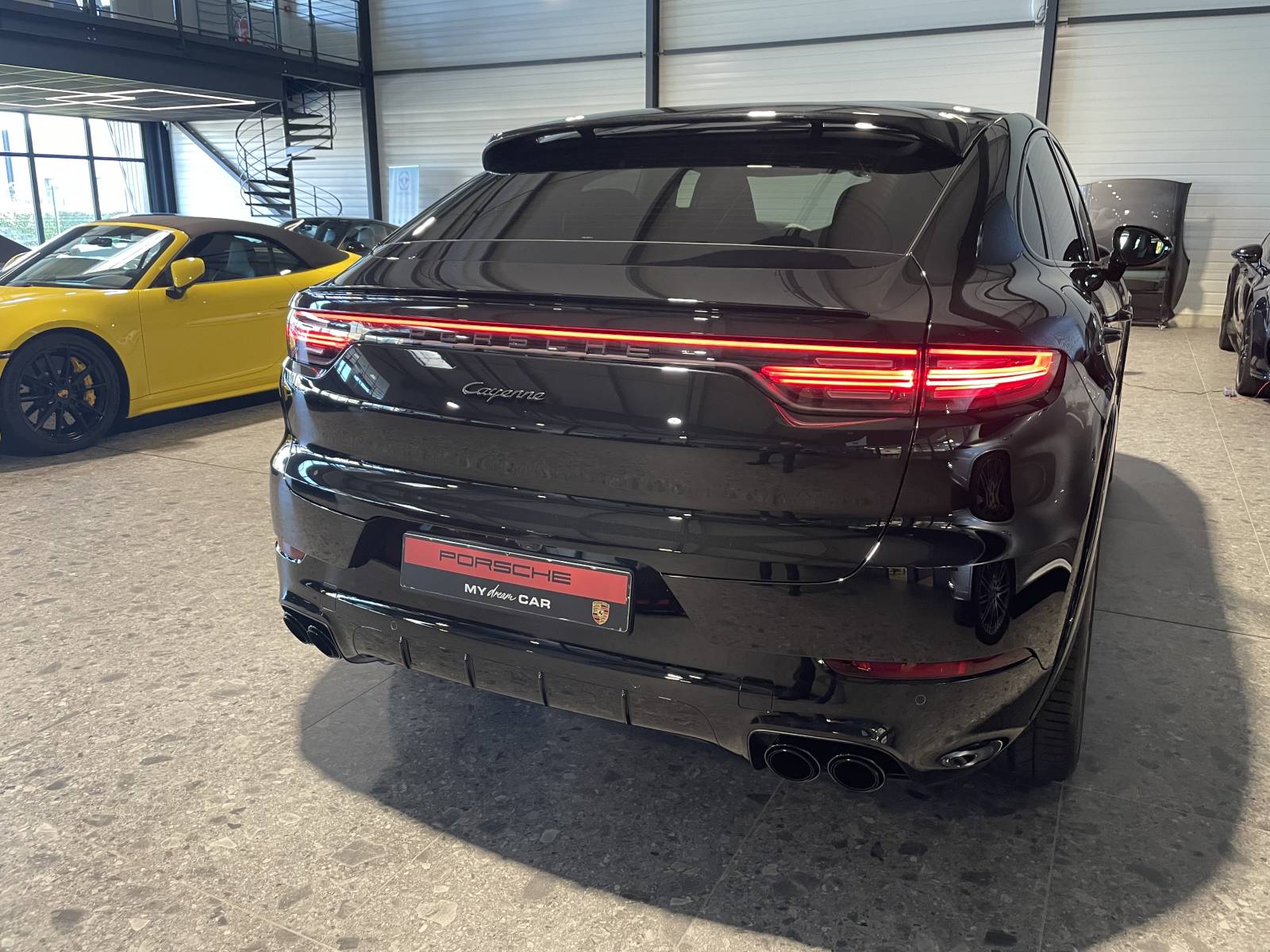 Intéressé(e) par la Porsche Cayenne Coupe E-Hybrid Platinum Edition ? Rendez-vous chez MY DREAM CAR.