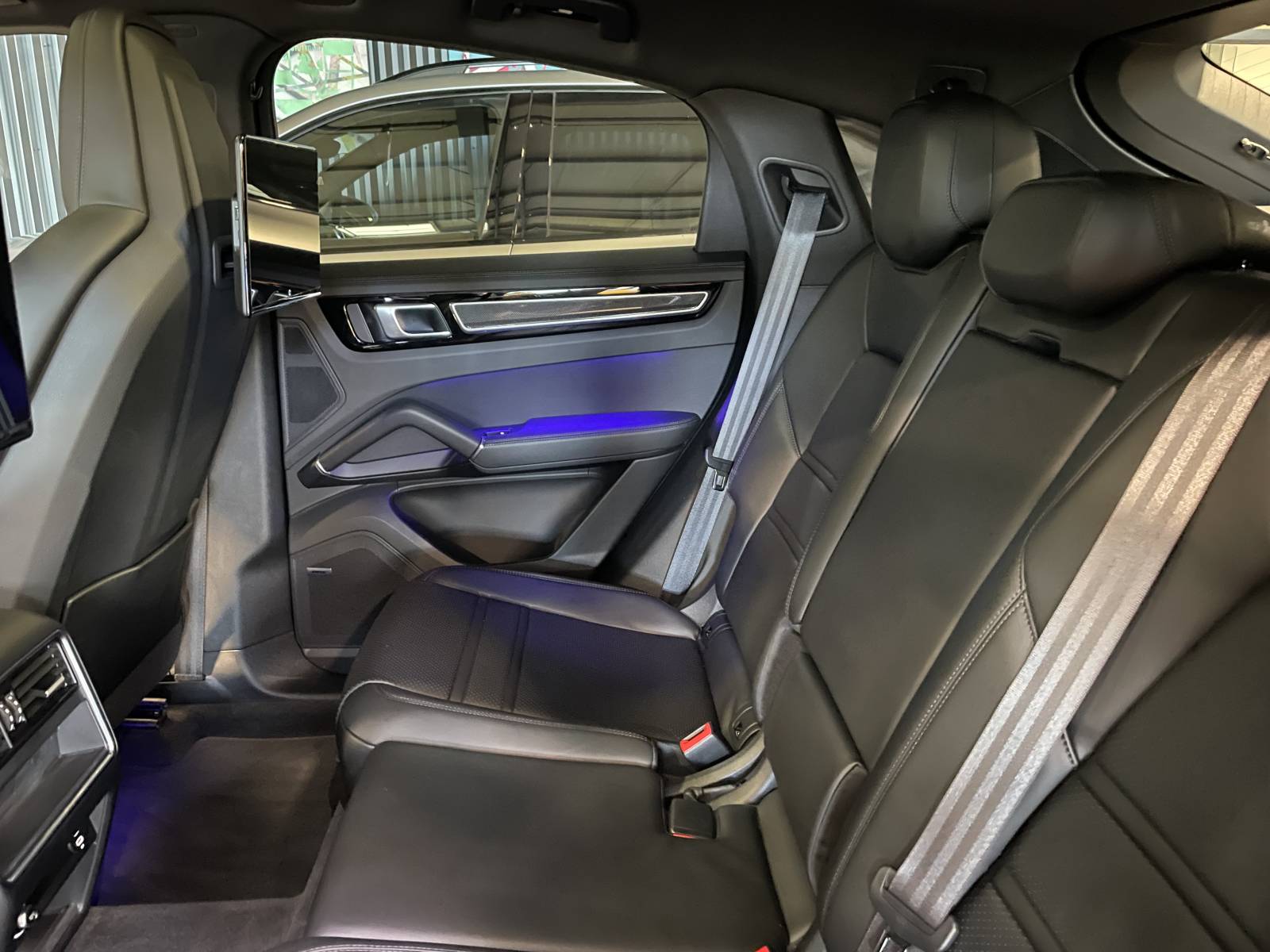 Puissance hybride, design sportif, technologie de pointe. La Porsche Cayenne Coupe E-Hybrid réunit tout ce que vous recherchez.
