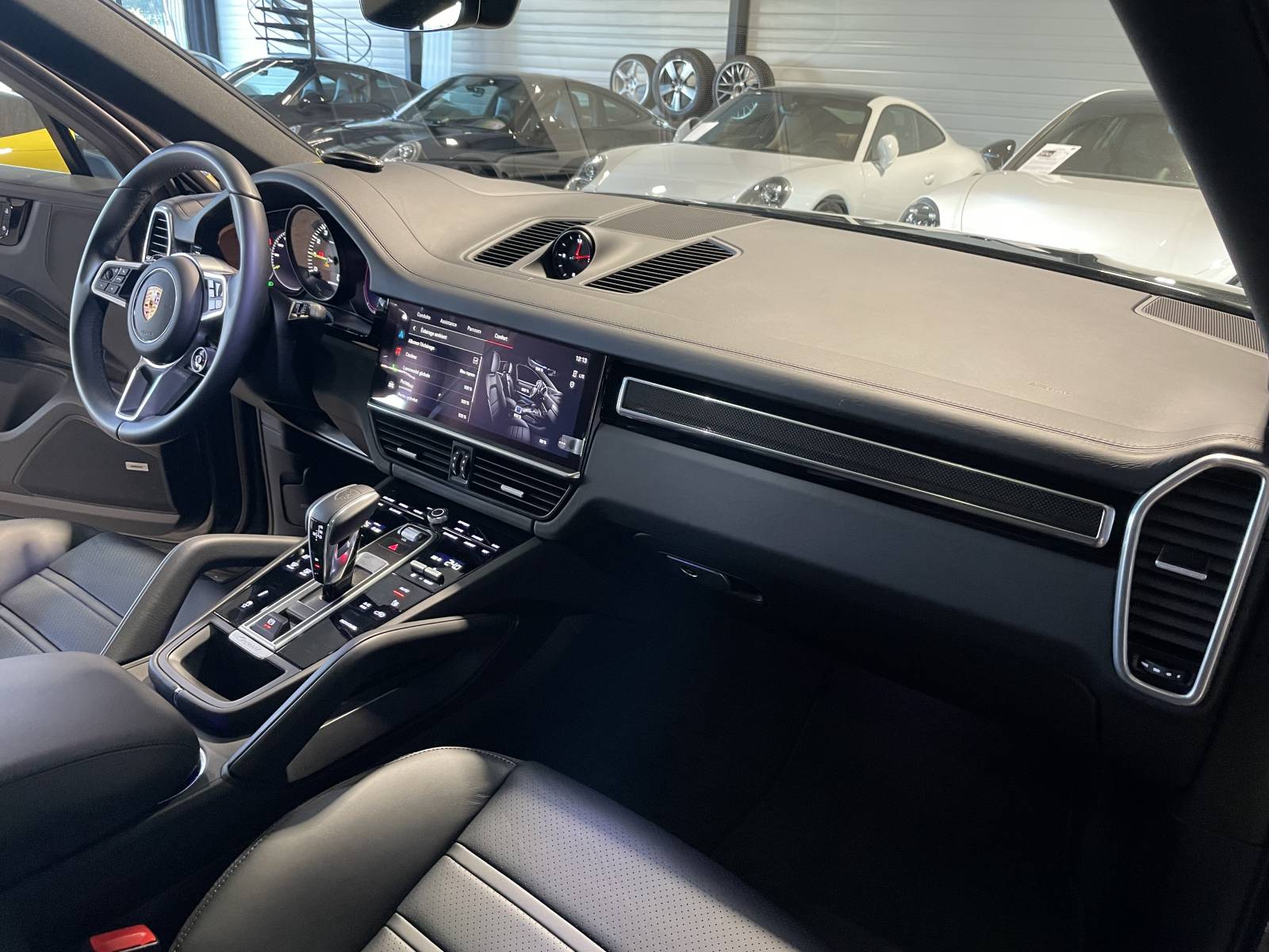 Réalisez votre rêve automobile chez MY DREAM CAR. Découvrez la nouvelle Porsche Cayenne Coupe E-Hybrid Platinum Edition.