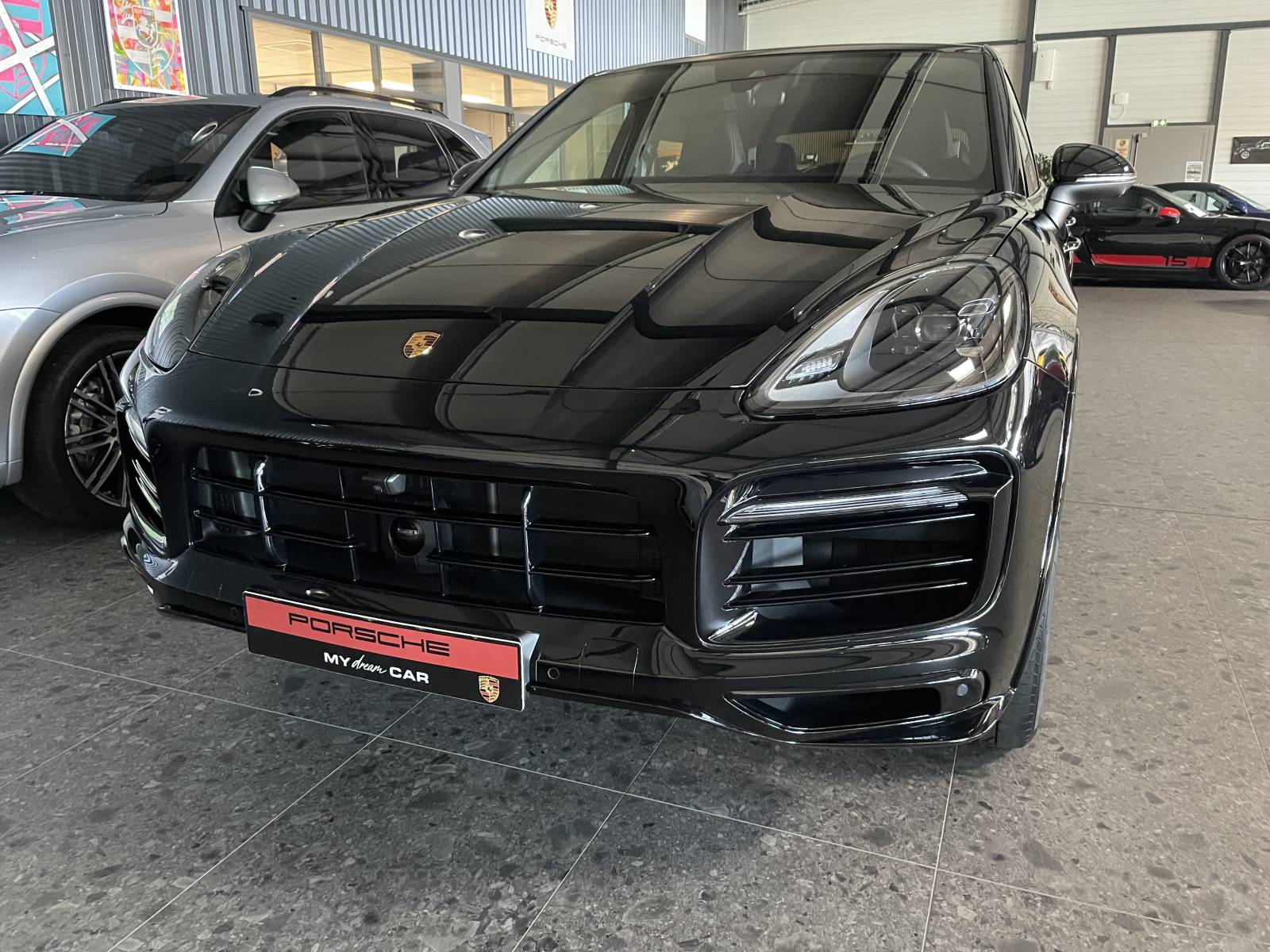 La Porsche Cayenne Coupe E-Hybrid : le choix de l'excellence. Disponible chez MY DREAM CAR à Nîmes.