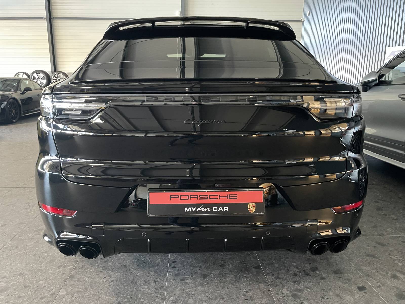 Expérience de conduite exaltante garantie. Essayez la Porsche Cayenne Coupe E-Hybrid chez MY DREAM CAR.