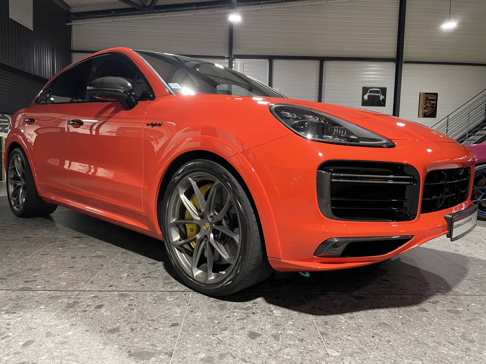 Profil dynamique : Silhouette sportive du Cayenne Turbo S 2020 disponible dans le Gard