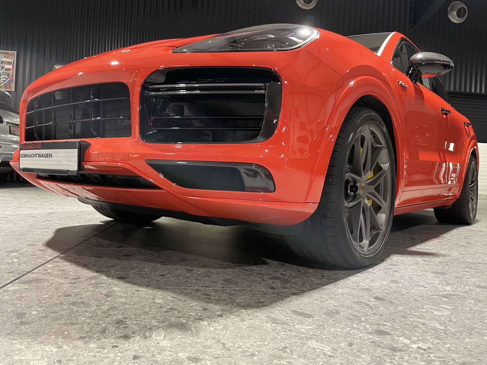 Silhouette sportive du Cayenne Turbo S 2020 disponible dans le Gard.