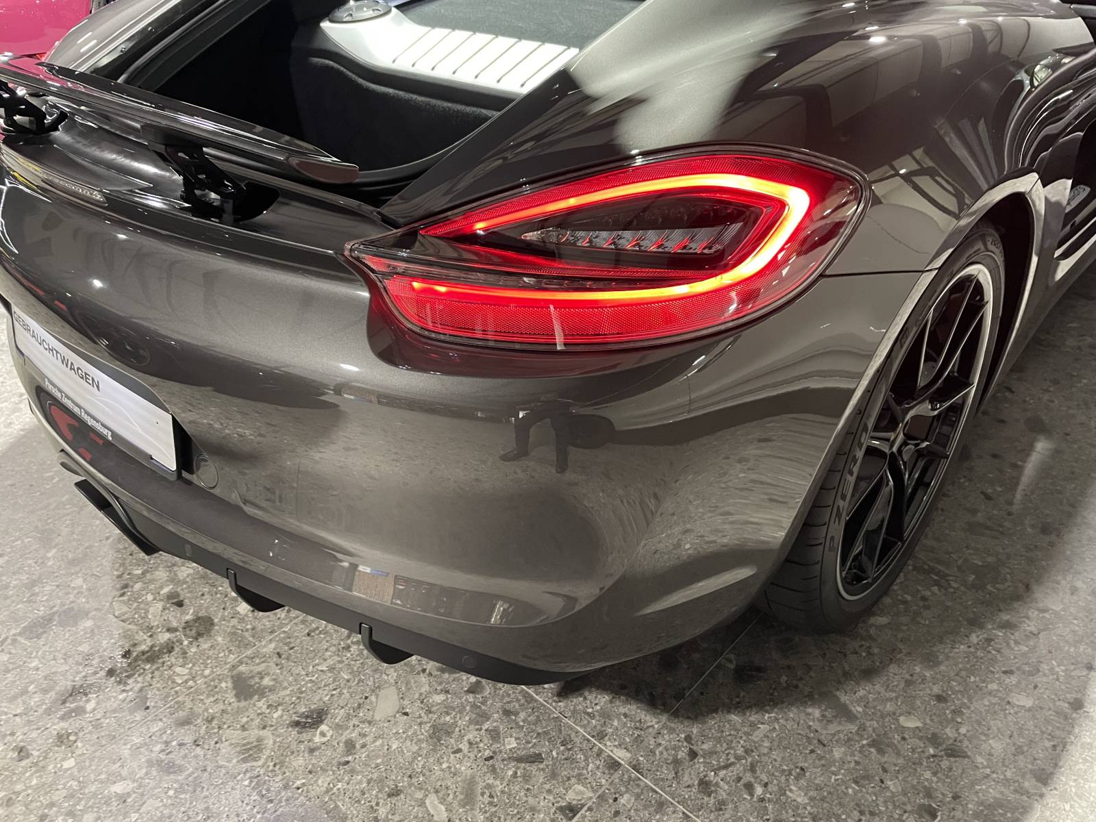 État neuf pour cette Porsche Cayman GTS. À saisir chez MY DREAM CAR.