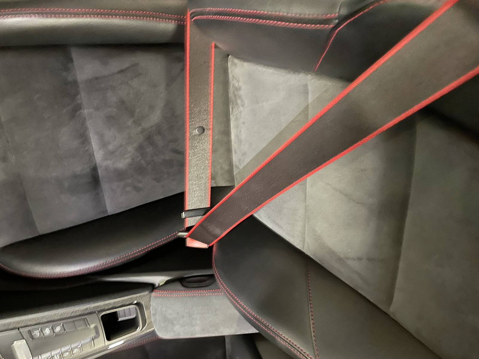 Votre nouvelle sportive Porsche cayman 2 type 981 GTS vous attend chez MY DREAM CAR.