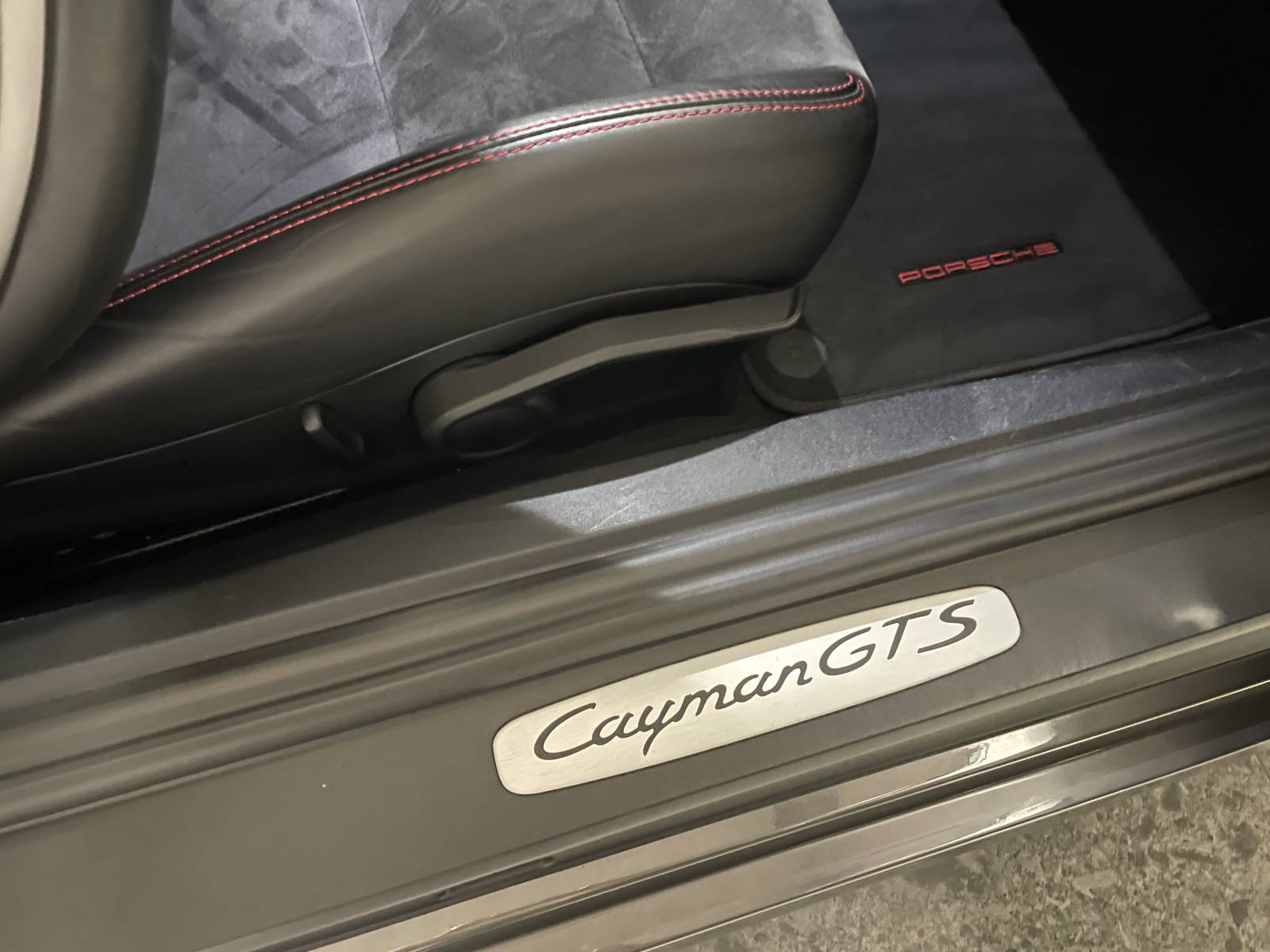 Des sensations fortes garanties. Essayez cette Porsche Cayman 2 type 981 GTS chez MY DREAM CAR spécialiste Porsche à Nîmes dans le Gard.