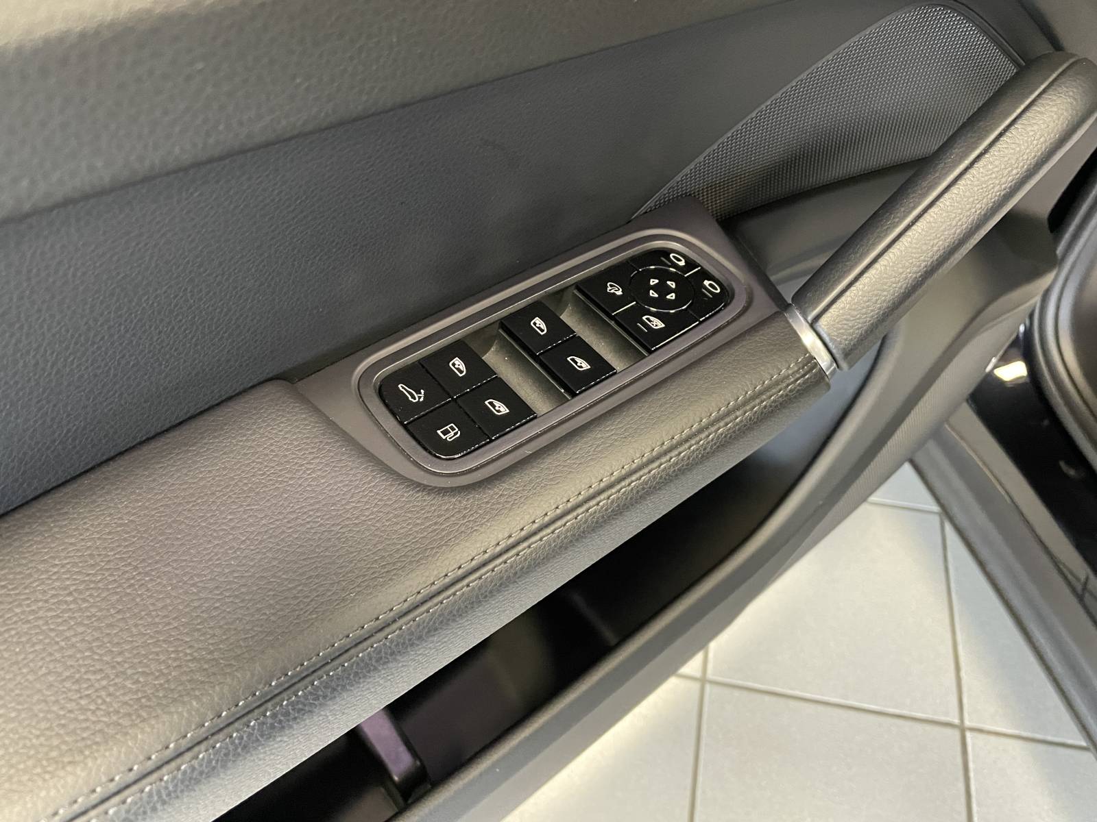 Porsche Cayenne III COUPE 3.0 V6 462 E-HYBRID à la vente à Nîmes dans le Gard