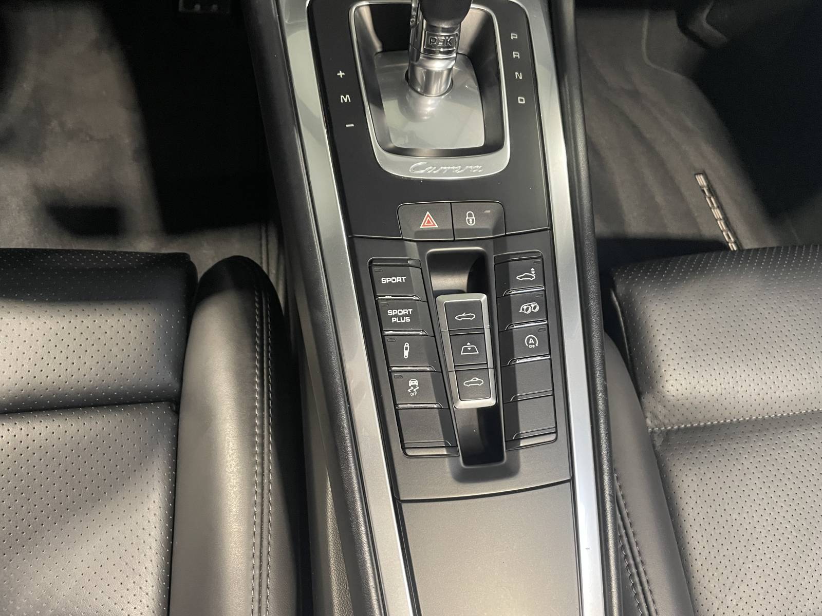 Adoptez le style Porsche avec cette 991 Carrera S Cabriolet à Nîmes.