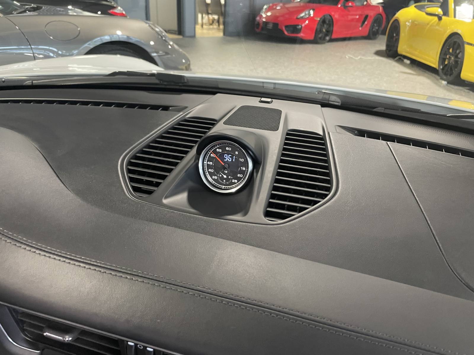 Porsche 991 Carrera S Cabriolet : le luxe et la performance à Nîmes.