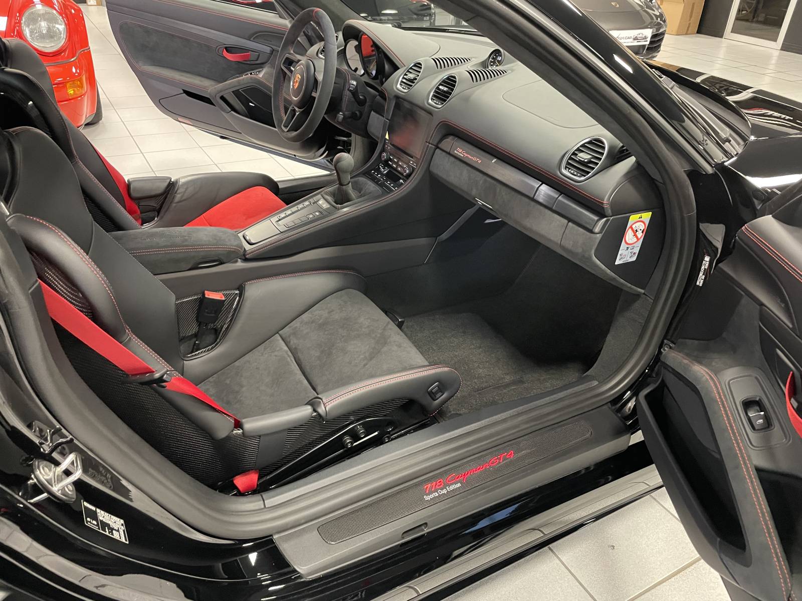 PORSCHE 718 CAYMAN GT4 SPORT CUP EDITION LIMITED