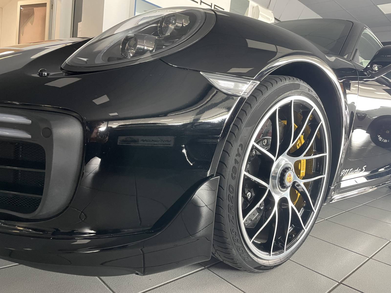 PORSCHE 911 TURBO S 991