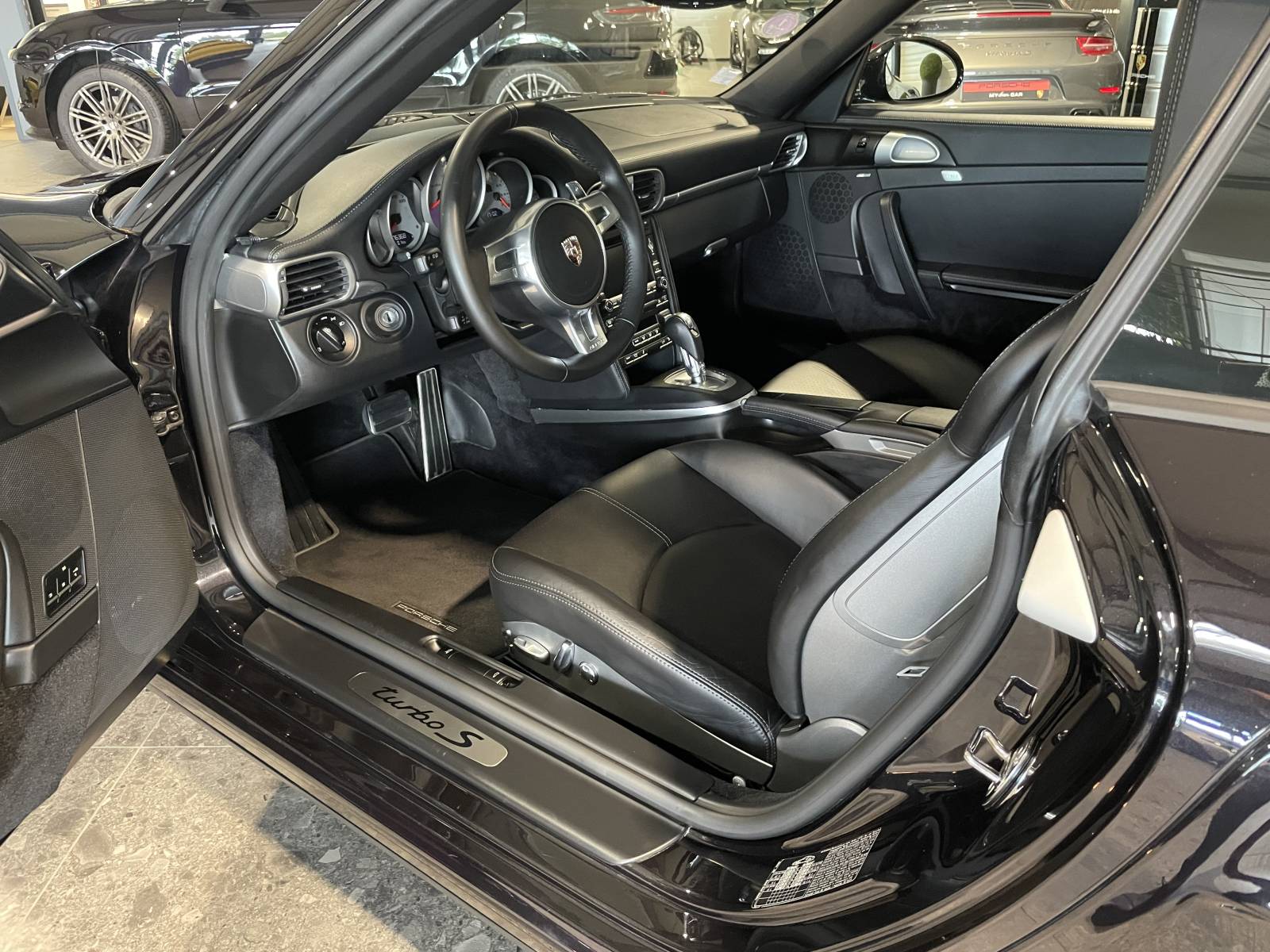 Porsche 997 Turbo S Phase 2 occasion Hérault : L'intérieur cuir étendu de cette annonce.