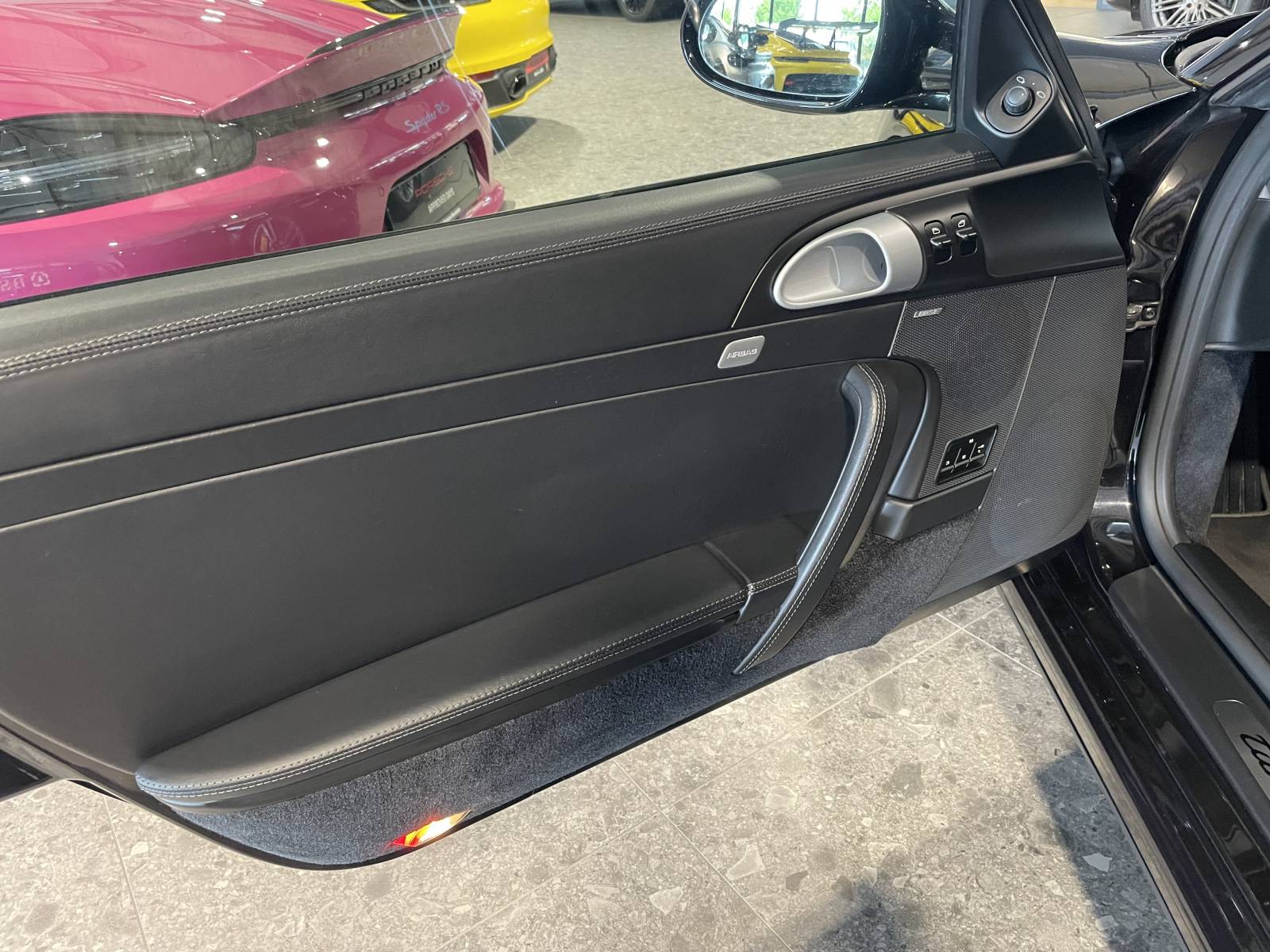 L'annonce détaillée de cette Porsche 997 Turbo S Phase 2 d'occasion vous attend pour découvrir ses atouts près de Montpellier.