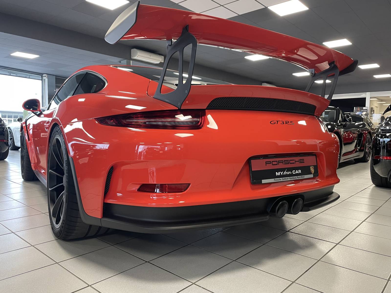  La Porsche 911 GT3 RS : une légende vivante qui continue de repousser les limites de la performance.
