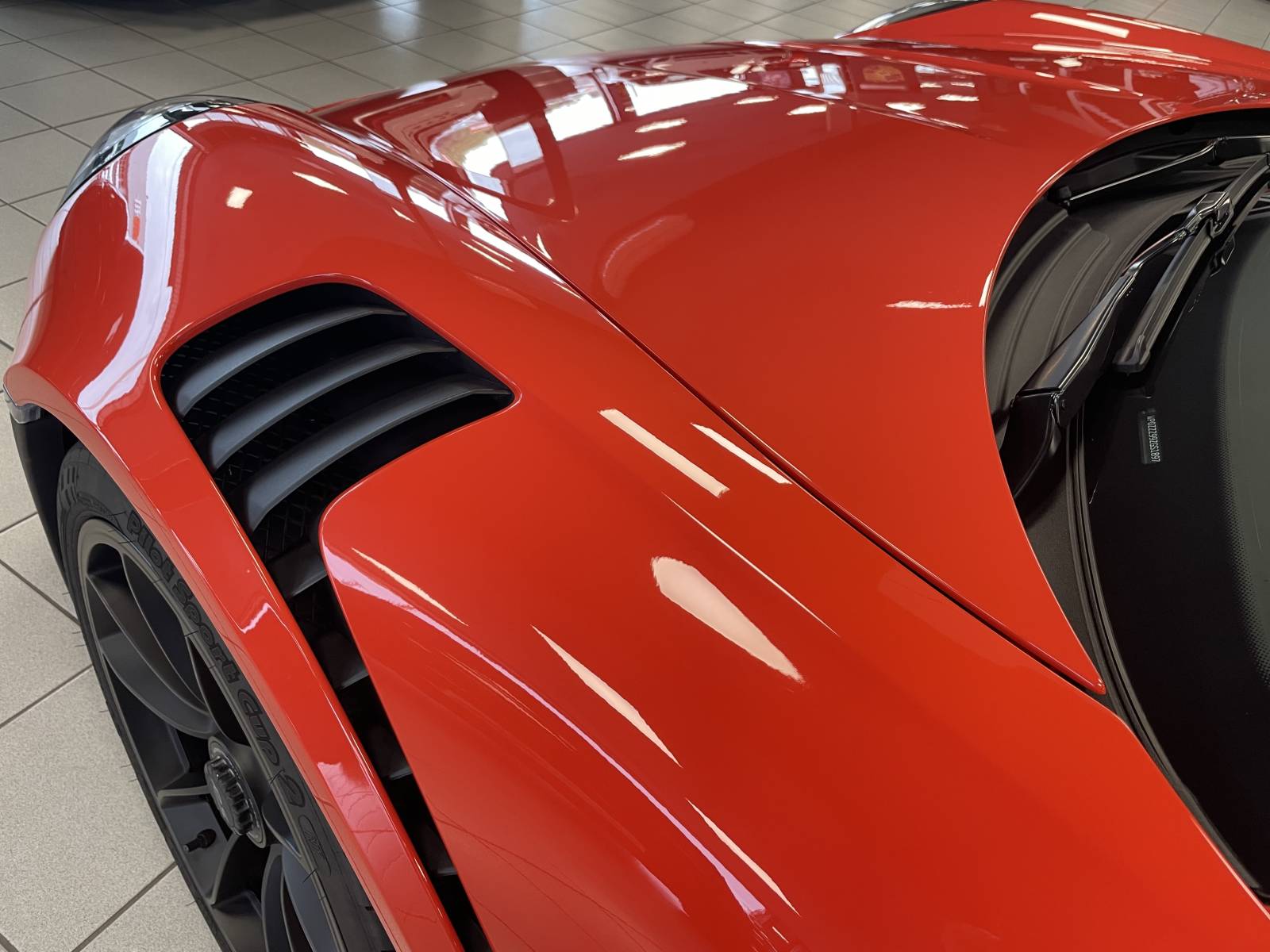 Puissance brute, design racé, sensations fortes : la Porsche 911 GT3 RS est l'incarnation du rêve automobile.