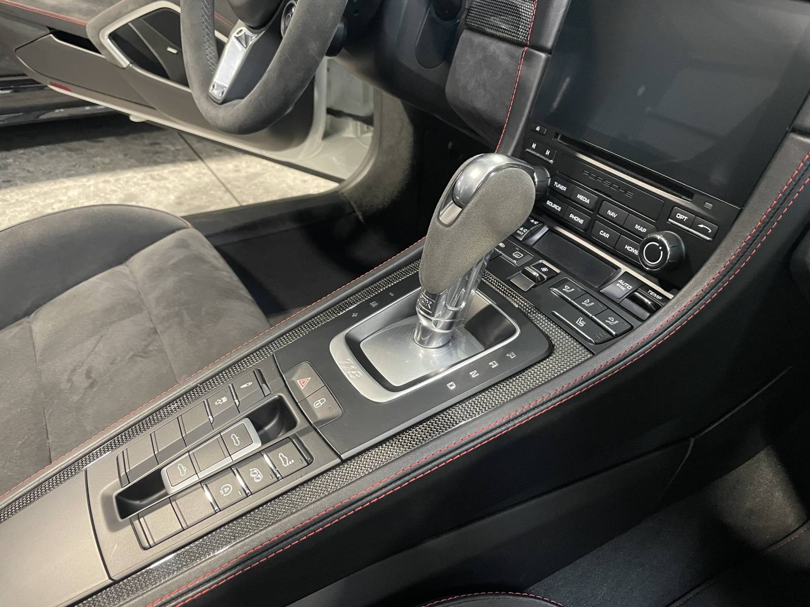 Vente d'occasion : le plaisir de conduire un 718 Boxster GTS à Nîmes.