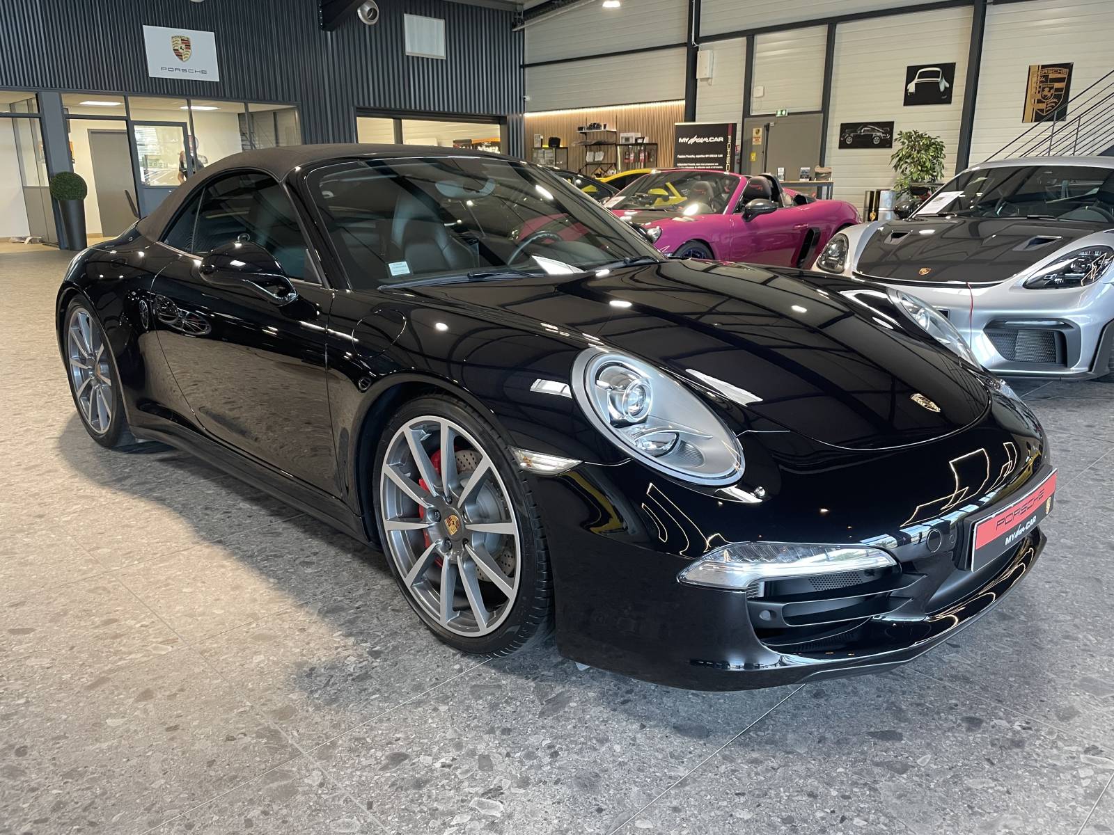 Annonce exclusive : Porsche 991 Carrera 4S Cabriolet d'occasion disponible près d'Avignon.