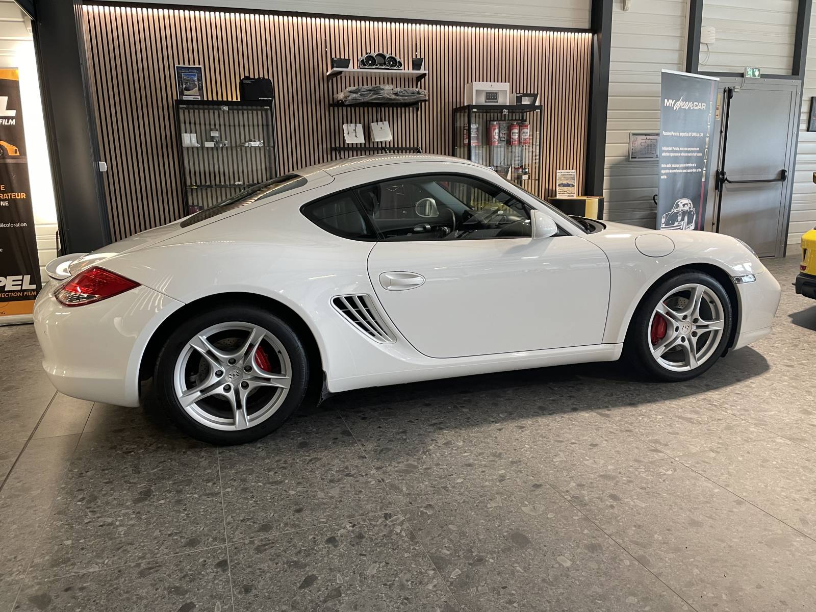 Cette Porsche 987 Cayman S d'occasion est disponible en vente exclusive.