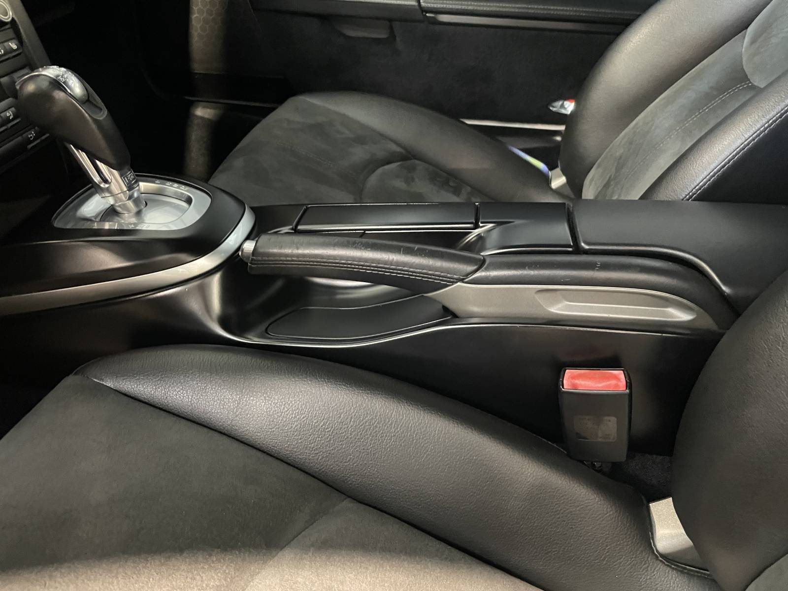 Habitacle premium de la Porsche 987 Cayman S d'occasion en vente.