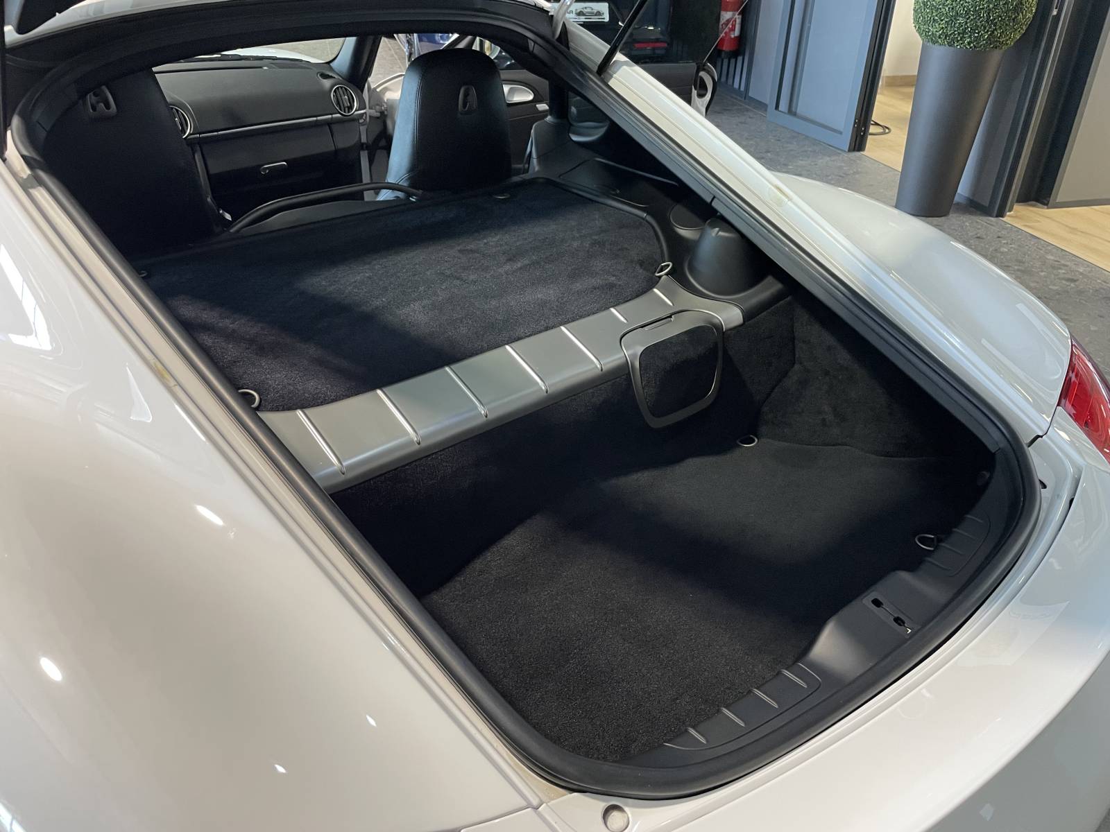 Vue arrière de la Porsche 987 Cayman S d'occasion du Gard.