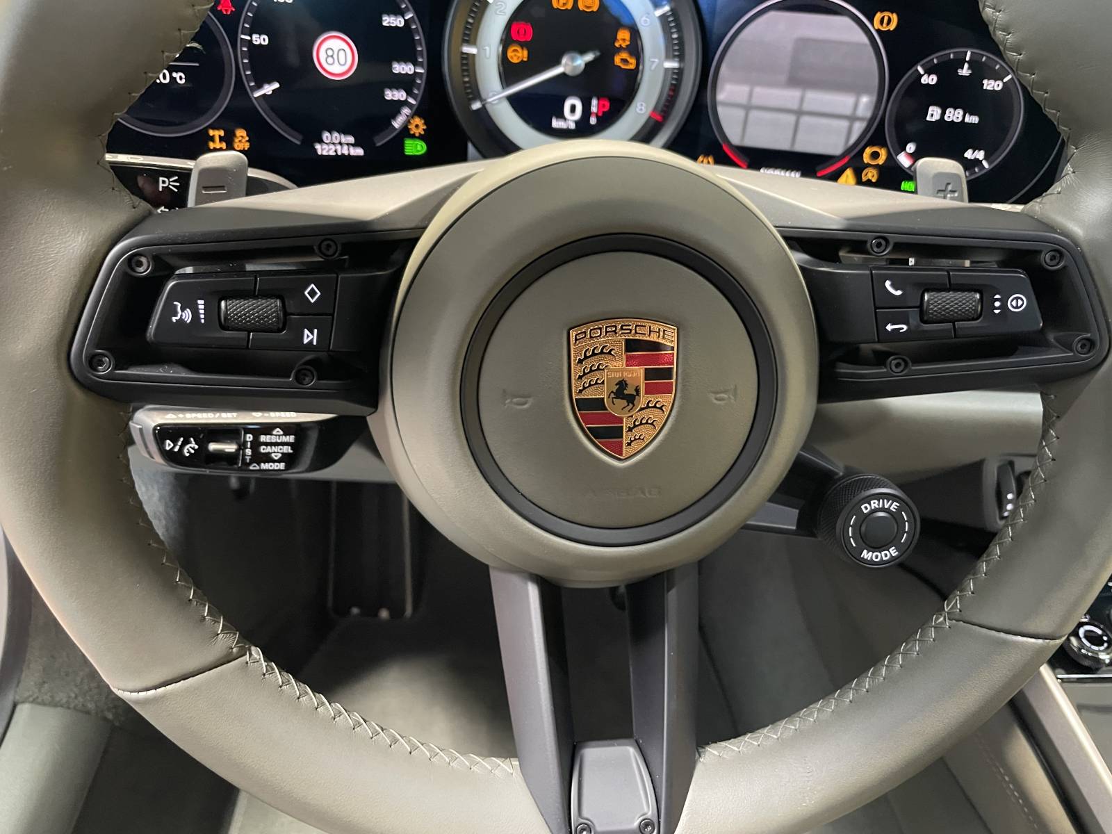 Porsche 992 Carrera 4S chez MY DREAM CAR dans le Gard