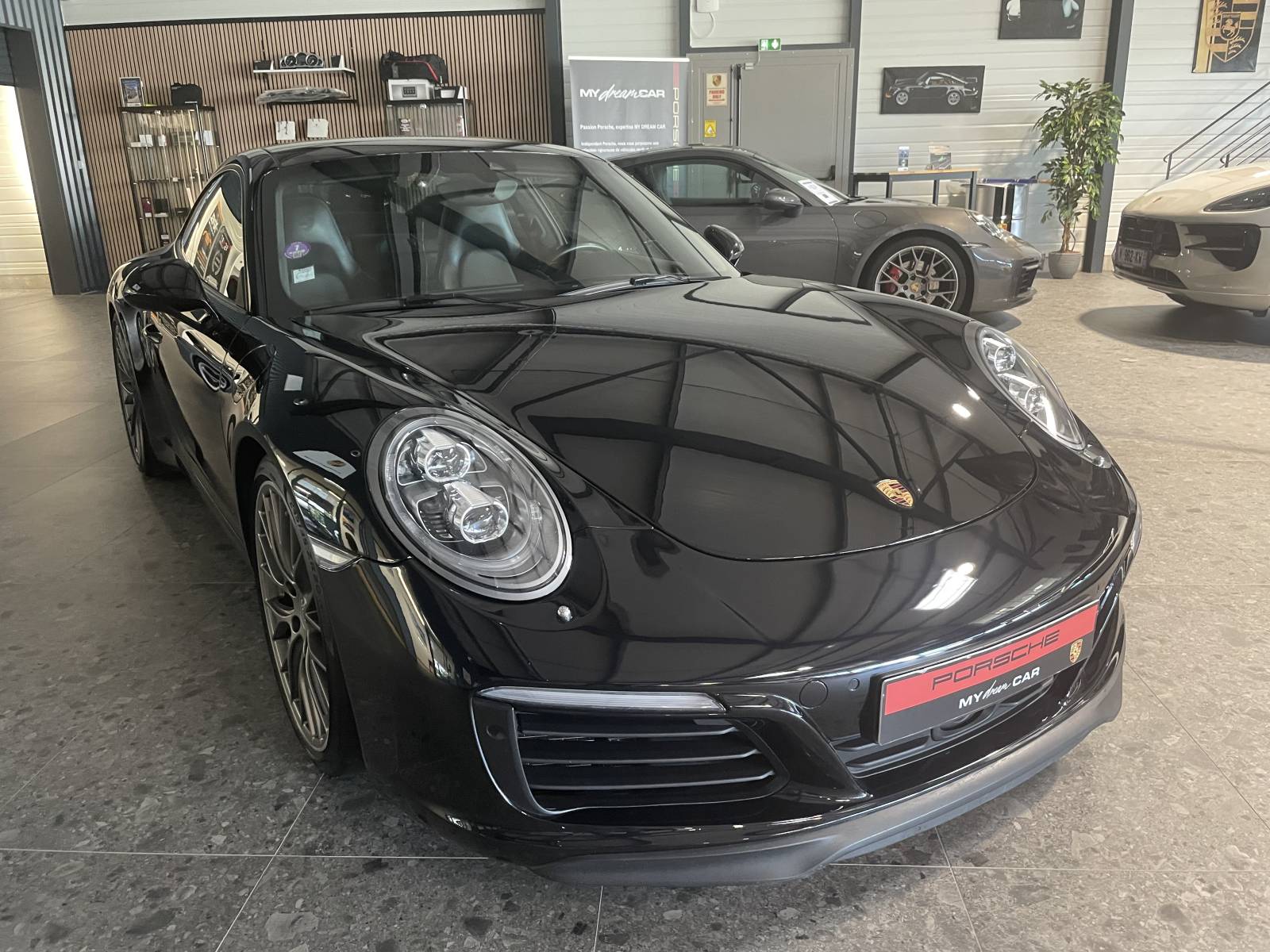 Performance et élégance : Cette 991 Carrera S Phase 2 occasion est à voir absolument dans l'Hérault.