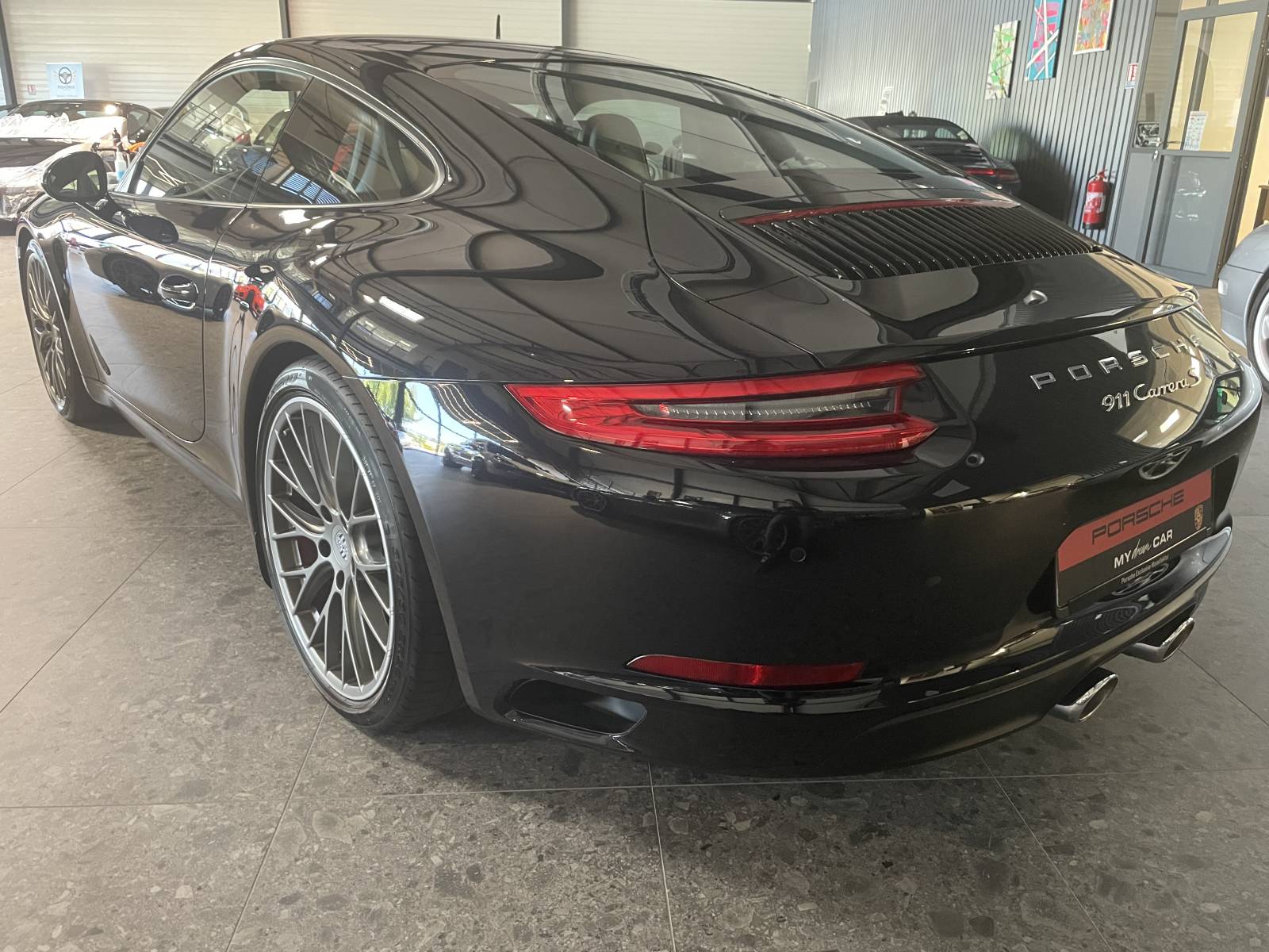 Sublime Porsche 991.2 Carrera S : Disponible chez MY DREAM CAR, votre spécialiste en occasion automobile.